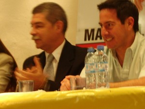 Habla Martinelli.A su lado Fernando Rozas, apoderado de Unión Pro.  