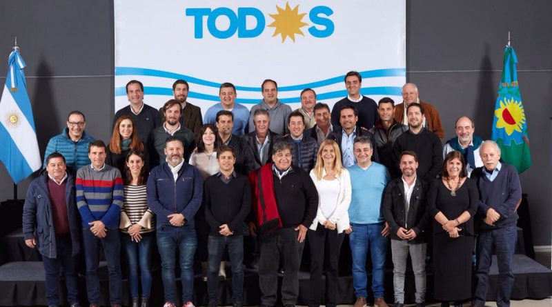 El intendente Mario Ishii fue el anfitrión de una reunión de intendentes y precandidatos de la Primera Sección Electoral bonaerense.