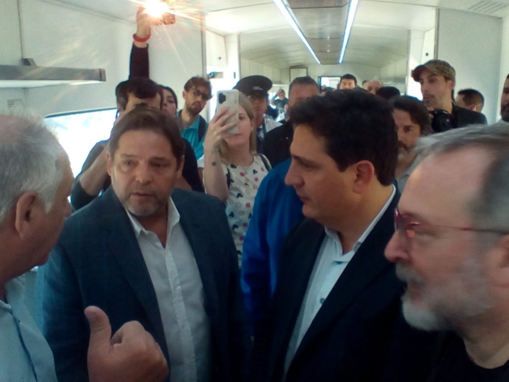 Diego Spina, co candidato de Lucas Ghi en la formula de Morón, con el presidente de Ferrocarriles, Martín Marinucci y el referente ppal. de Nuevo Encuentro, Martín Sabatella. 