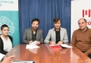 El Intendente Lucas Ghi junto al ministro Kreplak entregan al SAME un nuevo móvil de alta complejidad.
