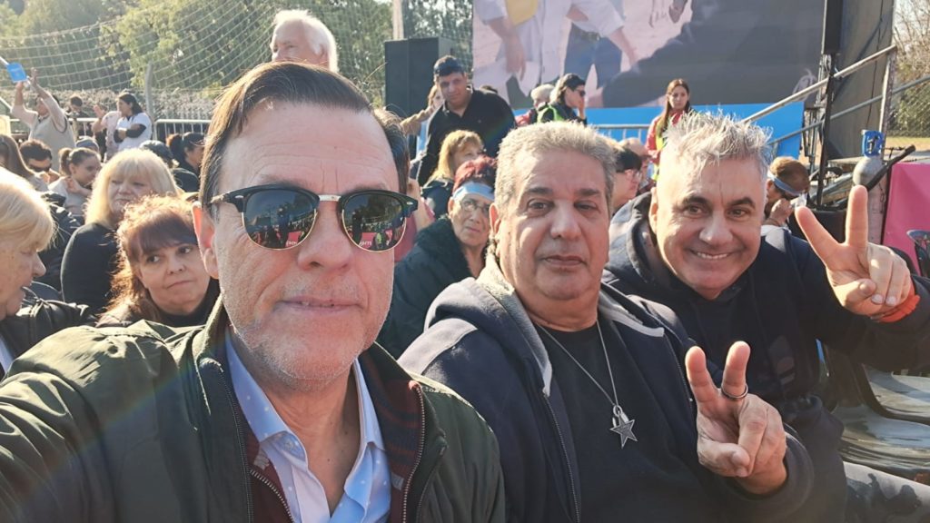 TERRICOLAS AL PALO: DE Izquierda a derecha los militantes peronistas de Hurlingham Juan Carlos Arpevalo; Jorge Ranelli y Fernando Serqueiro.