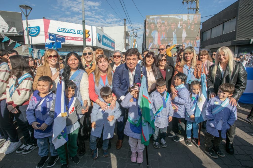 En el Día de la Independencia, MTZ celebró la importante fecha patria del 9 de Julio con miles de vecinas y vecinos, en un acto y un desfile cargado de tradiciones, danzas folklóricas, gastronomía y actividades para toda la familia.